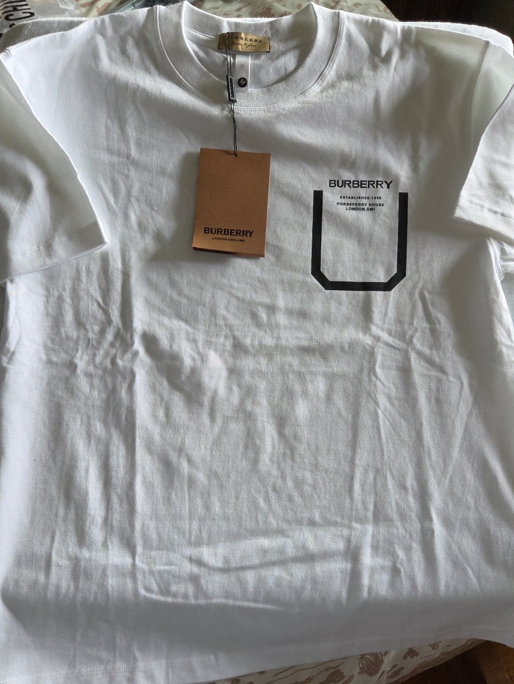 NEW WITH TAGS Burberry White Logo Pocket Crew Neck T-Shirt